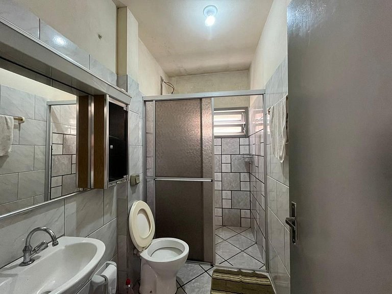 Piscina, 250m da praia, churrasqueira, 12 pessoas e garagem.
