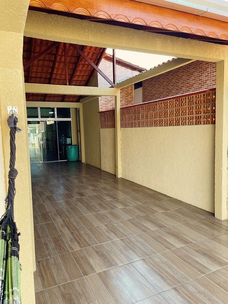 Piscina, 250m da praia, churrasqueira, 12 pessoas e garagem.