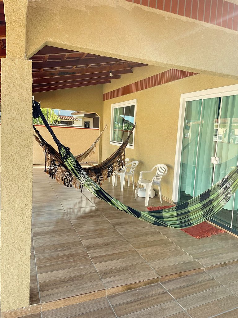 Piscina, 250m da praia, churrasqueira, 12 pessoas e garagem.